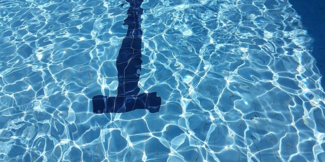 Swimming Pool Water, Keeping Clean & Healthy | WhosGreenOnline.com